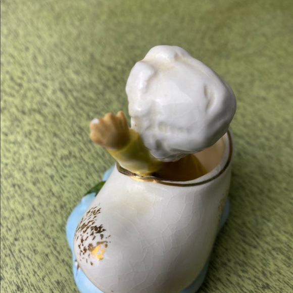 Vintage Shafford baby in a shoe figurine - Picture 7 of 7